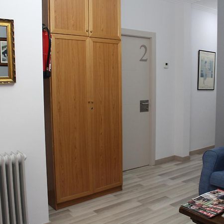 Hostal Montserrat Tona Luaran gambar
