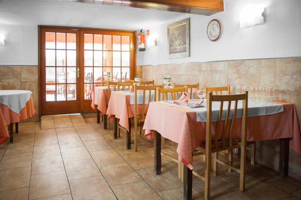 Hostal Montserrat Tona Bilik gambar
