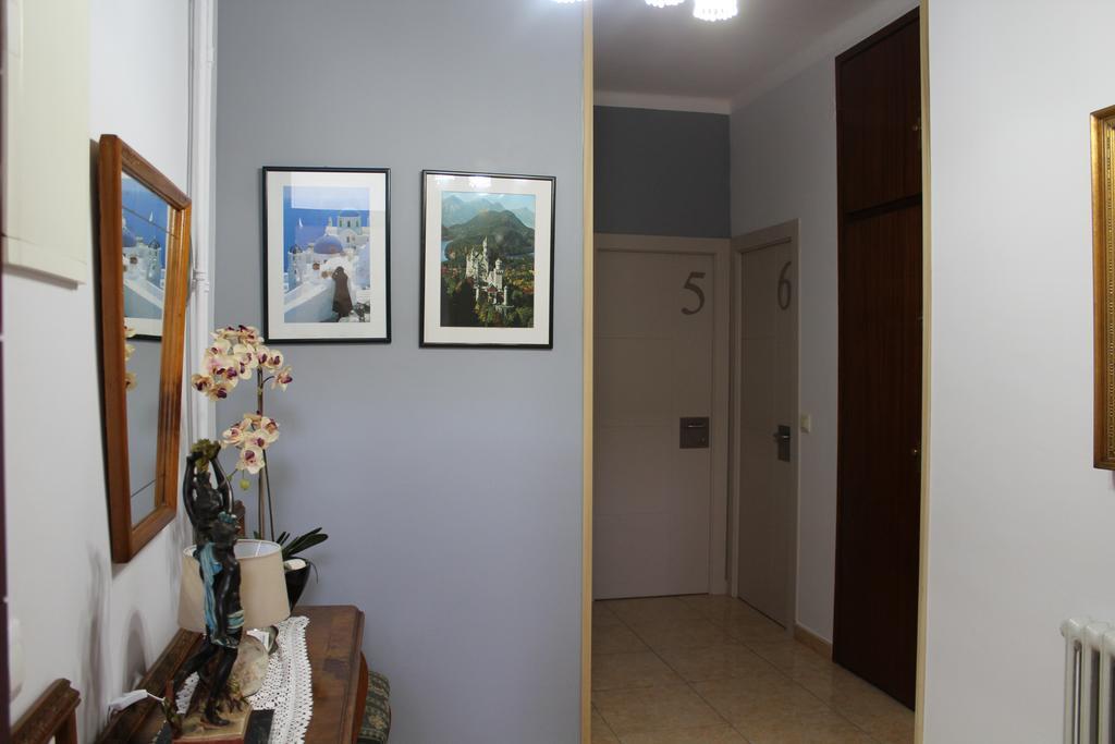 Hostal Montserrat Tona Luaran gambar