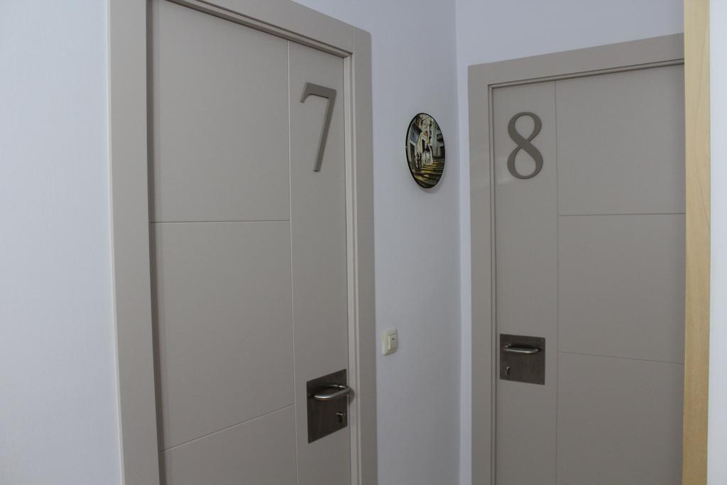Hostal Montserrat Tona Luaran gambar