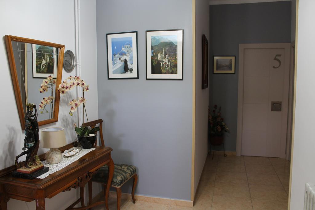 Hostal Montserrat Tona Luaran gambar