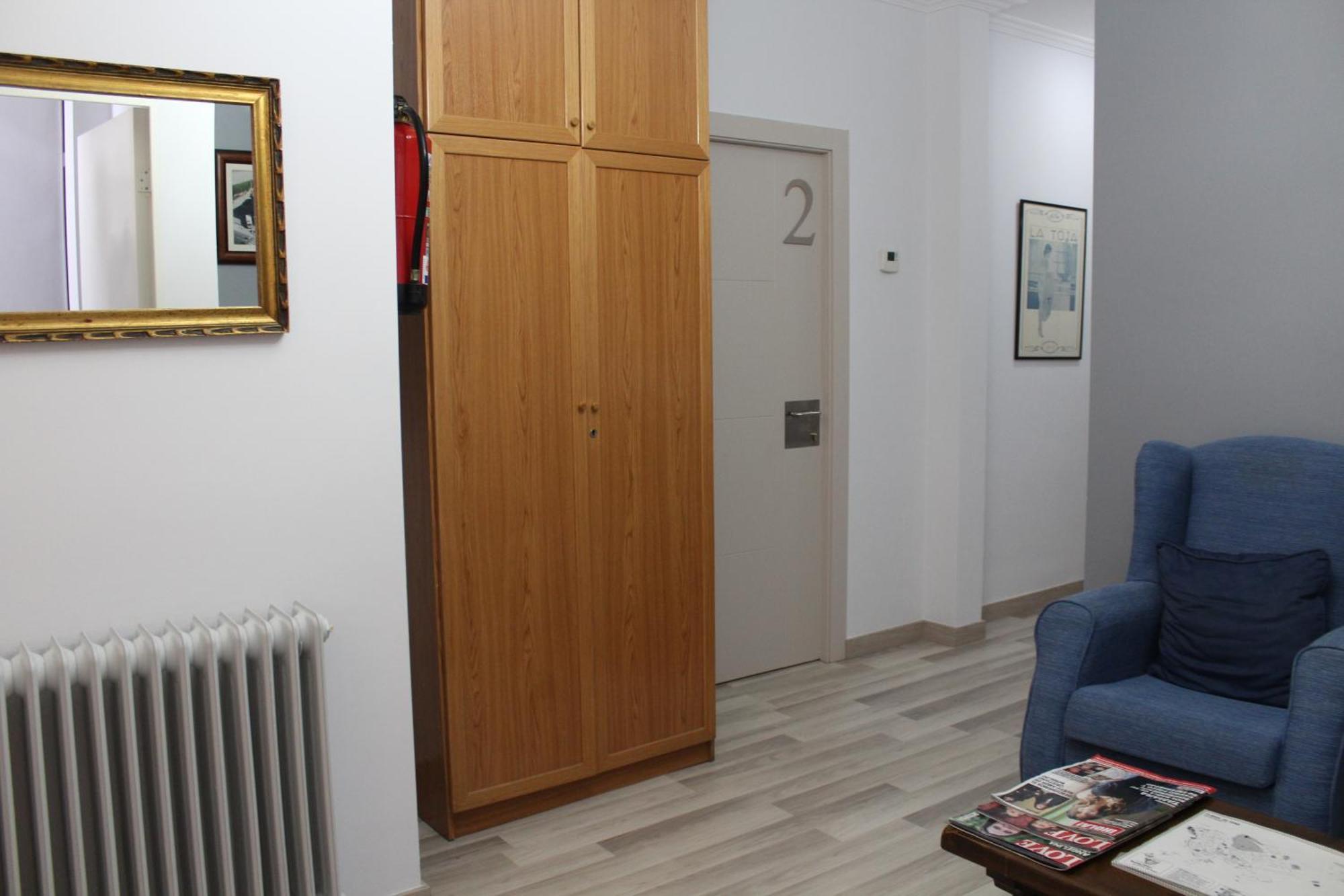 Hostal Montserrat Tona Luaran gambar