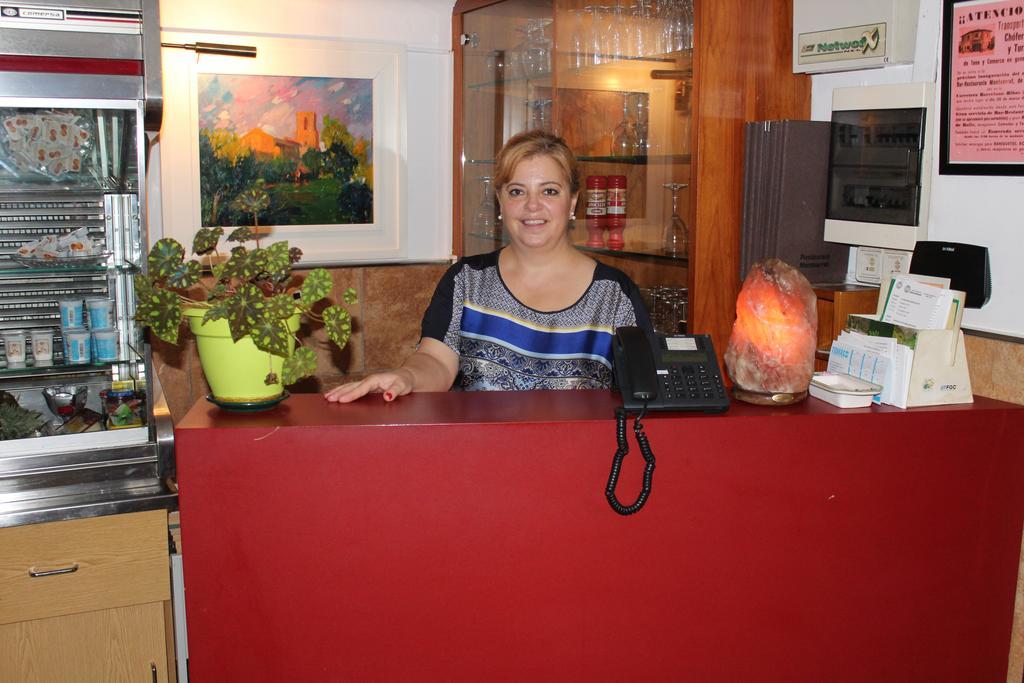 Hostal Montserrat Tona Luaran gambar