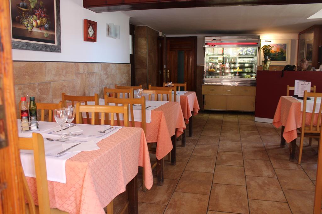 Hostal Montserrat Tona Luaran gambar